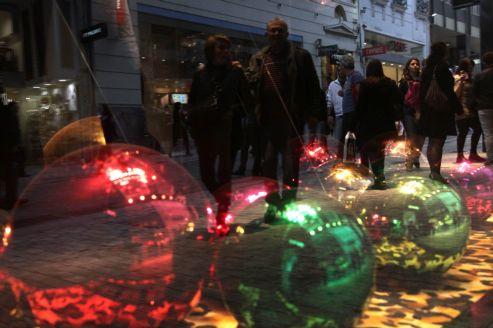 Το ωράριο των εμπορικών καταστημάτων για την παραμονή των Χριστουγέννων