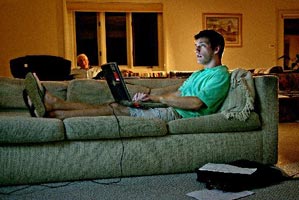 Μικρά διαλείμματα από το καθισιό κάνουν καλό στην καρδιά και τη σιλουέτα