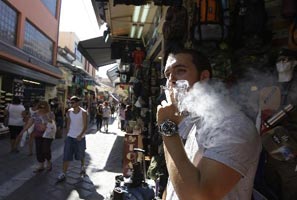 Το κάπνισμα βασική αιτία που οι άνδρες πεθαίνουν πριν τις γυναίκες