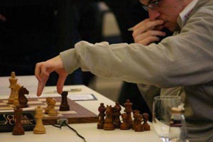 Διαφορετικές εγκεφαλικές περιοχές χρησιμοποιούν οι επαγγελματίες σκακιστές