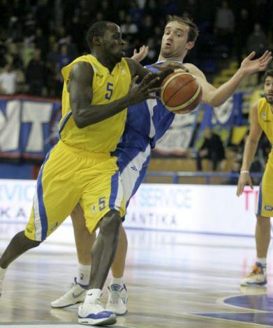 Νίκη-ανάσα του Πανελλήνιου στο Περιστέρι με 60-57