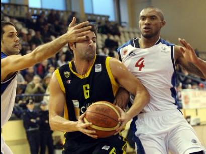 Ακόμα πιο ψηλά ο Ίκαρος, ακόμα πιο χαμηλά η ΑΕΚ