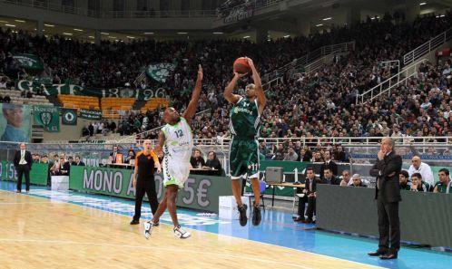 Στην κορυφή του ομίλου με… διαστημική νίκη επί της Μάλαγα