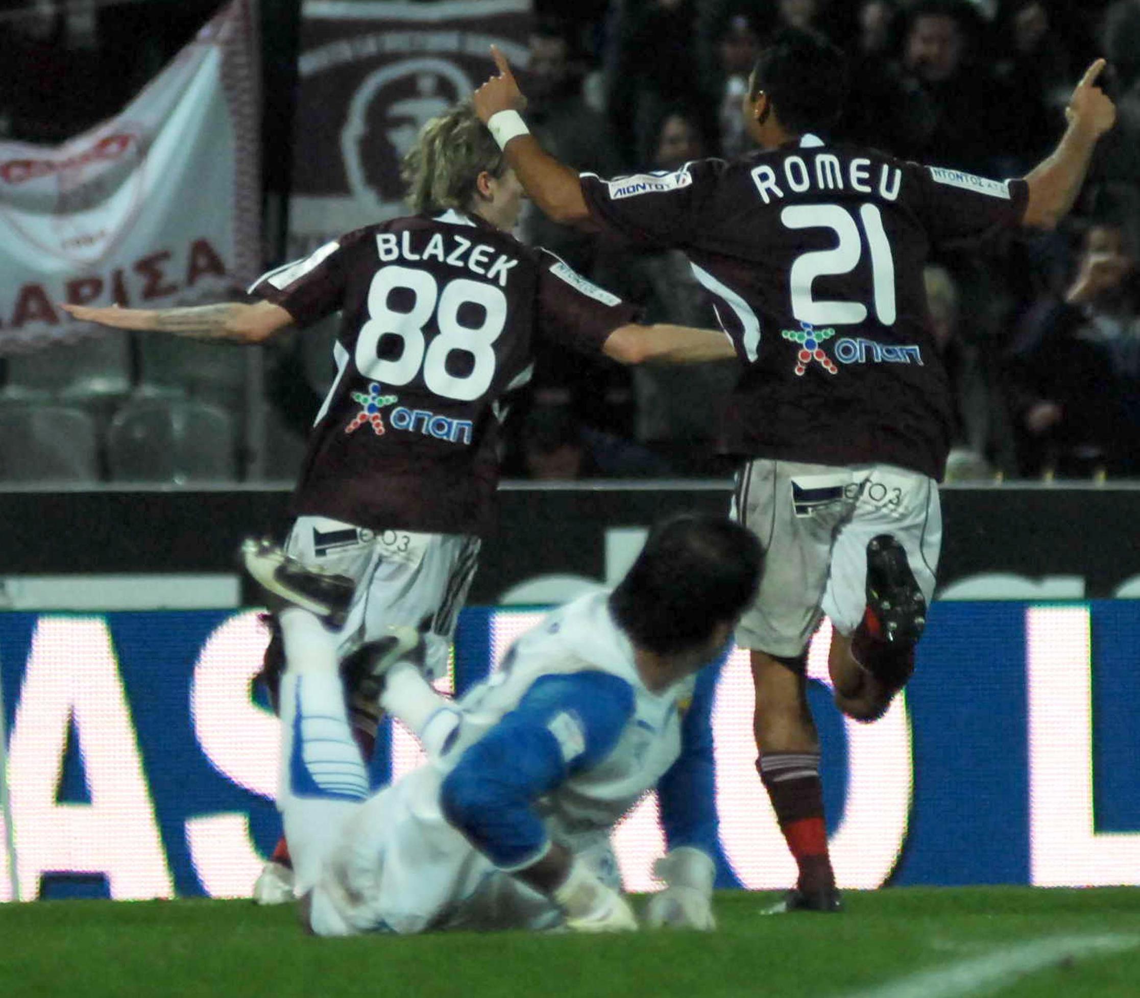 Άγνωστοι έσπασαν τα αυτοκίνητα των Ρομέου και Μπλάζεκ στη Λάρισα