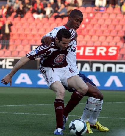 Στα βυσσινί οι Μελίσσης και Αμπουμπακάρι, ανακοίνωση από τους παίκτες της ΑΕΛ