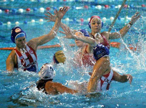 Αναχωρεί η γυναικεία ομάδα πόλο του Ολυμπιακού για τη Γαλλία