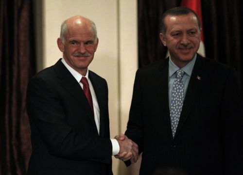 Eπιφυλακτική η Αντιπολίτευση για τις επαφές Γ.Παπανδρέου στο Ερζερούμ