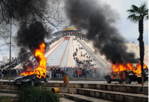 Παραδέχθηκε ο Μπερίσα τις καταγγελίες για τα πυρά εναντίον διαδηλωτών, συλλήψεις διέταξε η Εισαγγελία