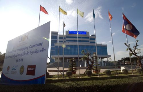 Άνοιξε το πρώτο Χρηματιστήριο Αξιών στο Λάος με δύο μετοχές κρατικών εταιρειών