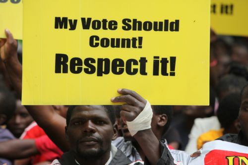 Γεμάτοι νεκρούς και υπεραιωνόβιους οι εκλογικοί κατάλογοι της Ζιμπάμπουε