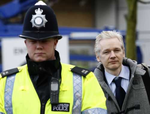 Το Φεβρουάριο θα εξεταστεί το αίτημα έκδοσης του Τζ.Ασαντζ στη Σουηδία