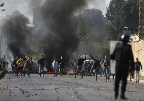 Έκρηξη κοινωνικής δυσαρέσκειας σε Τυνησία και Αλγερία