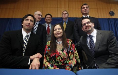 Γυναίκα ξαναβρήκε τη φωνή της χάρη σε επιτυχημένη μεταμόσχευση λάρυγγος