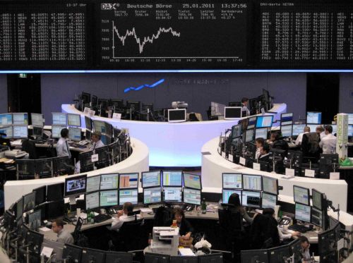 Υποχώρηση στα ευρωπαϊκά χρηματιστήρια, μεικτά πρόσημα στη Γουόλ Στριτ την Τρίτη