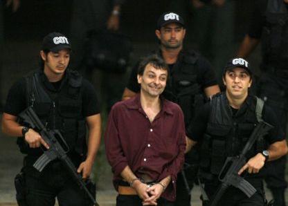 Στη Χάγη σκέφτεται να προσφύγει η Ιταλία για τη μη έκδοση του Μπατίστι