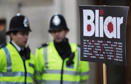 Οργή προκάλεσαν τα σχόλια Μπλερ ότι λυπάται για τους νεκρούς του πολέμου στο Ιράκ