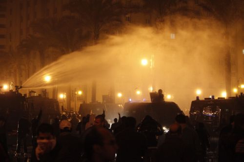 Η πολιτική αστάθεια παραμονεύει μετά τα βίαια επεισόδια σε πόλεις της Αιγύπτου