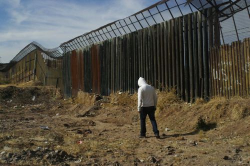Χωρίς ηλεκτρονικά μάτια ο φράχτης στα σύνορα ΗΠΑ-Μεξικού