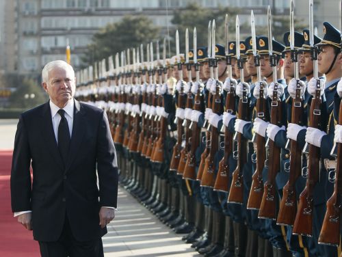 Να καθησυχάσει τις ΗΠΑ για την ανάπτυξη των Ενόπλων Δυνάμεων επιχειρεί το Πεκίνο