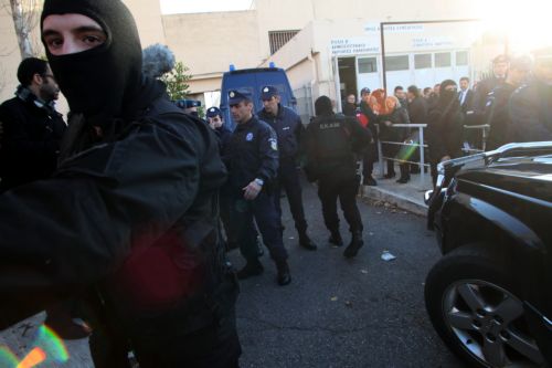 Εκρηκτικά και κάμερες εντόπισαν οι Αρχές στη «γιάφκα» του Βόλου