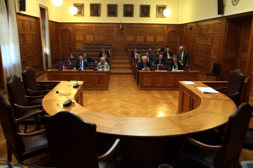 Με κόντρες ώς την τελευταία στιγμή κατατίθεται το πόρισμα για τη Siemens