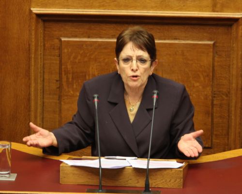 Η κυβερνητική πολιτική βλάπτει τα κυριαρχικά δικαιώματα, εκτίμησε η Αλ.Παπαρήγα