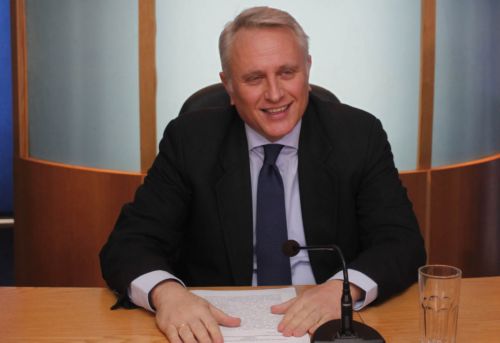 Μείωση μισθών-θέσεων και αλλαγές στο ωράριο στο πλαίσιο του νέου μισθολογίου του Δημοσίου