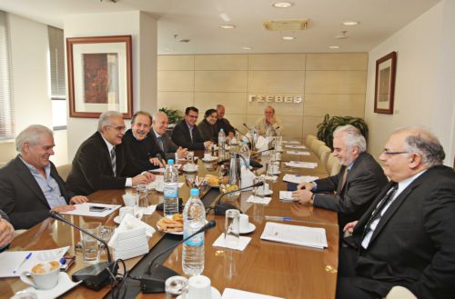 Εξετάζεται η παροχή έκπτωσης σε επιχειρήσεις που προεξοφλούν τις εισφορές