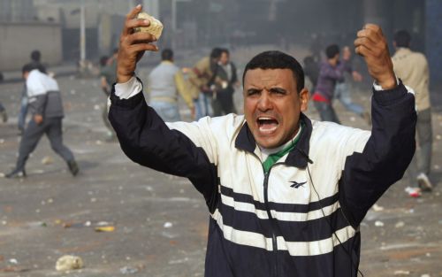 Ανήσυχη παρακολουθεί η διεθνής κοινότητα τις εξελίξεις στην Αίγυπτο