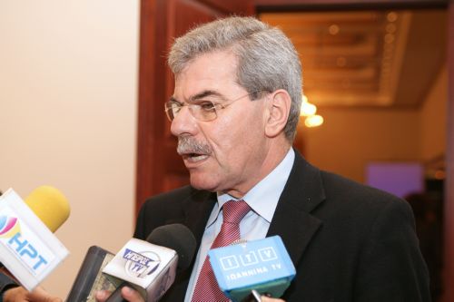 Αποκλείει ο Γ.Ντόλιος μεταβατικές περιόδους για τους συμβασιούχους των δήμων