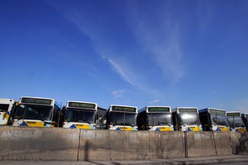 «Παράθυρο» διαλόγου μεταξύ κυβέρνησης και εργαζομένων στα μέσα μεταφοράς