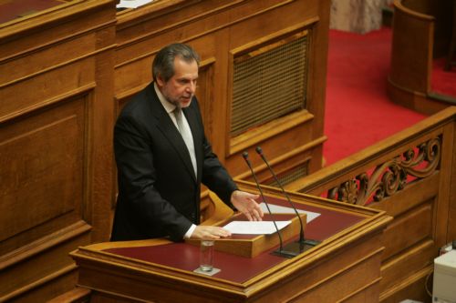 Υπεραμύνεται του φράχτη ο Χρ.Παπουτσής, διαμηνύοντας πως θα παραμείνουν όσοι μετανάστες έχουν δικαίωμα ασύλου