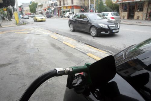 Αύξηση 50% σημείωσε η τιμή της αμόλυβδης βενζίνης το 2010