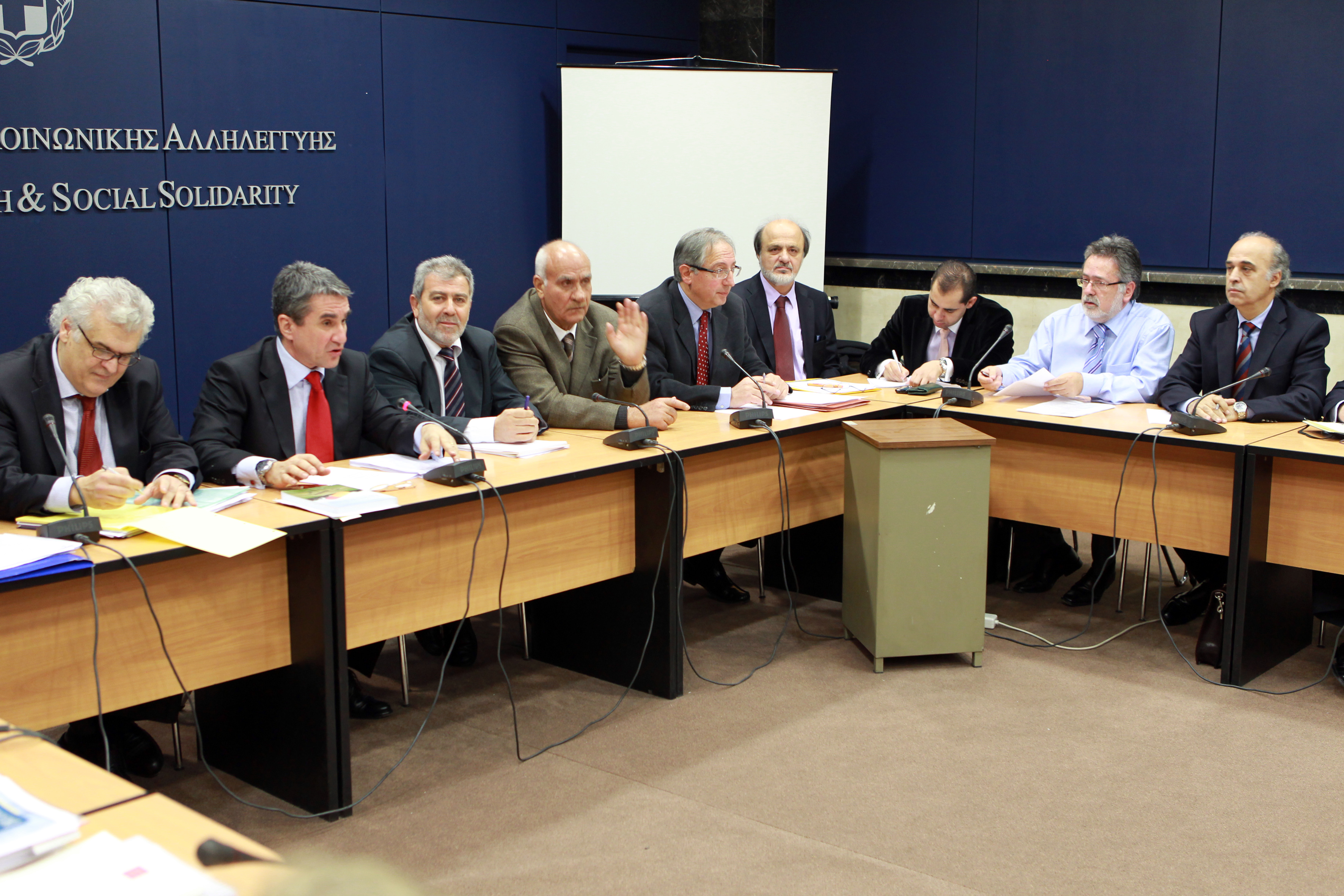 Επιμένει το υπουργείο Υγείας σε αλλαγή των πληθυσμιακών κριτηρίων για τα φαρμακεία