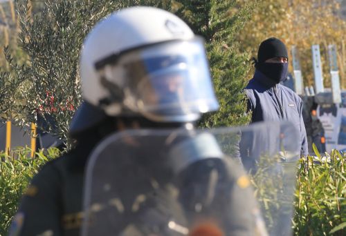 Τραυματισμό νεαρού κατά τη διάρκεια επεισοδίων στην Κερατέα, καταγγέλλουν κάτοικοι