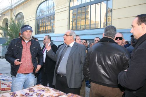 Προειδοποίηση Μιχαλολιάκου για το παράνομο εμπόριο στο παζάρι του Πειραιά