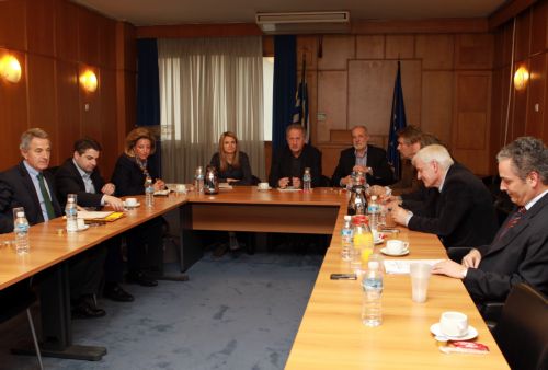 Συνάντηση Κ.Σκανδαλίδη με κυβερνητικούς βουλευτές για τις τιμές των αγροτικών προϊόντων