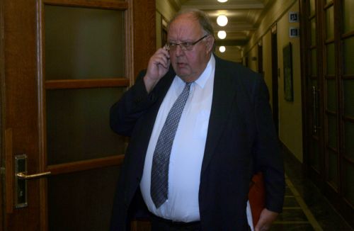 Στη συγχώνευση εκατοντάδων δημοσίων φορέων προχωρεί η κυβέρνηση