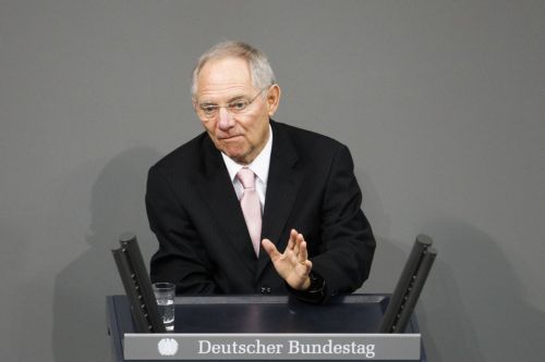 Πρόθυμο το Βερολίνο να συζητήσει τη διάρκεια των ελληνικών δανείων, λέει ο Β.Σόιμπλε