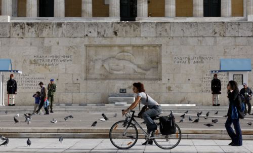 Χιλιάδες αιτήσεις Ελλήνων για να δουλέψουν στο εξωτερικό