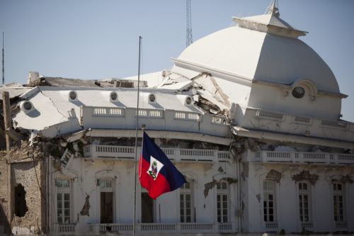 Ερειπωμένη παραμένει η Αϊτή ένα χρόνο μετά τον φονικό σεισμό των 7,3 Ρίχτερ