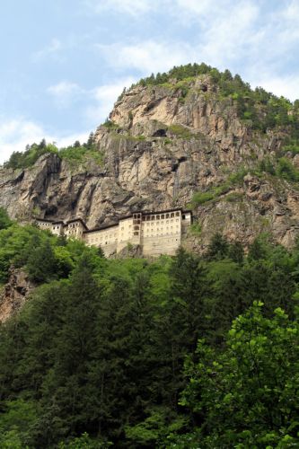 Οι θησαυροί της Παναγίας Σουμελά σε ένα λεύκωμα