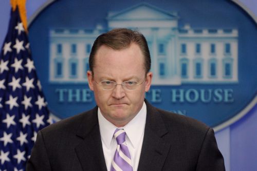 Αποχωρεί από τον Λευκό Οίκο (και) ο εκπρόσωπος Τύπου, Ρόμπερτ Γκιμπς