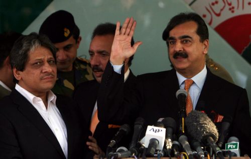 «Όρθιος» παραμένει ο κυβερνητικός συνασπισμός του Πακιστάν
