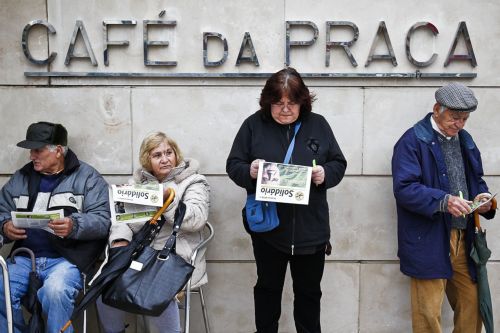 Στο χαμηλότερο επίπεδο από τα μέσα Σεπτεμβρίου το ευρώ εν μέσω φημών για την Πορτογαλία