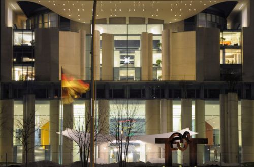 Διαβεβαιώσεις Μέρκελ για τη σταθερότητα του ευρώ