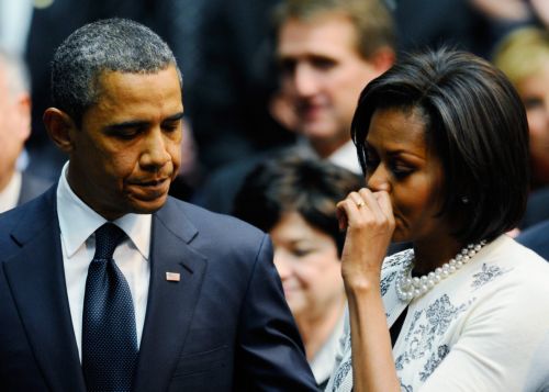 Τη μνήμη των έξι θυμάτων από το μακελειό της Αριζόνας τίμησε ο Μπαράκ Ομπάμα