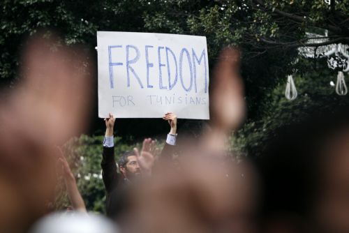 Νέες συγκρούσεις αστυνομικών-διαδηλωτών στην Τυνησία