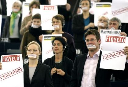 Ψυχρή υποδοχή στο Στρασβούργο για τον Ούγγρο πρωθυπουργό σχετικά με το νόμο περί Τύπου
