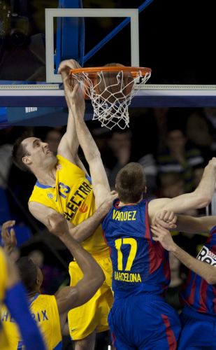 Θρίαμβος για Κάχα, «Μπάρτσα» και Ολίμπια